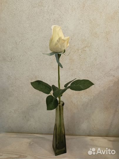 Розы в вазе