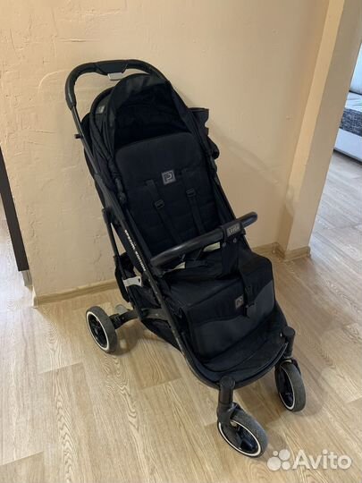 Прогулочная коляска забронирована
