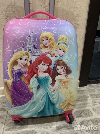 Продается детский чемодан,в хорошем состоянии