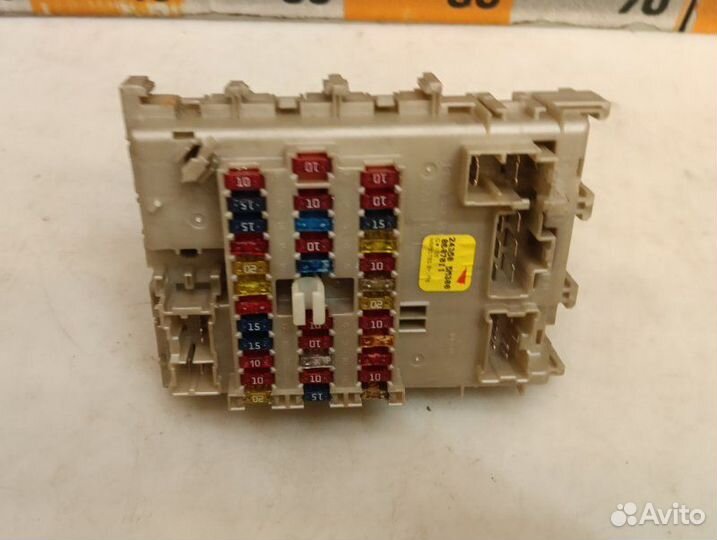 Блок предохранителей салонный Nissan Almera N16