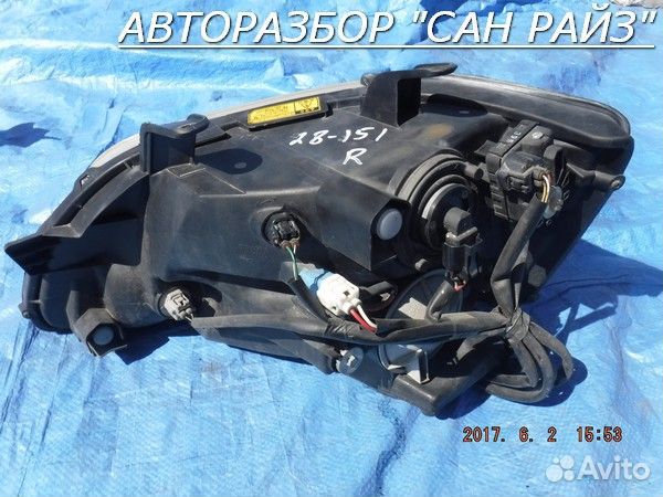 Фара Toyota Noah