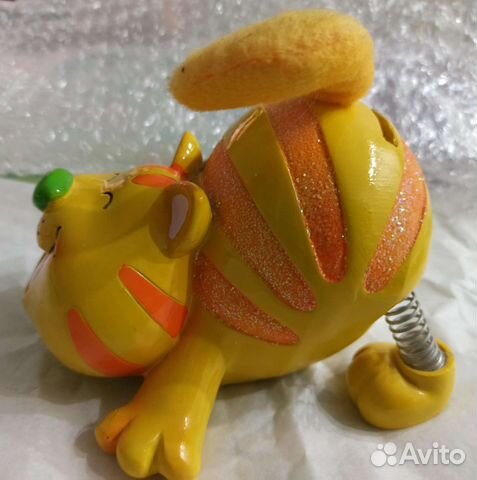 Статуэтки фигурки, кружка, стаканы. Копилки. Кошки