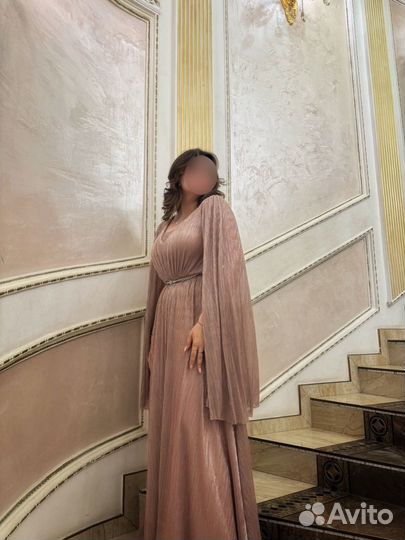 Вечернее платье, с летящими рукавами