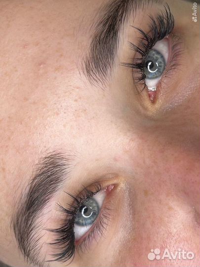 Наращивание ресниц и окрашивание бровей