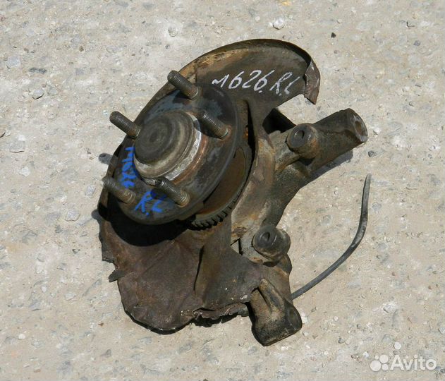 Кулак задний левый Mazda 626 GE