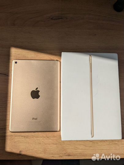 Apple iPad mini 4 золотой