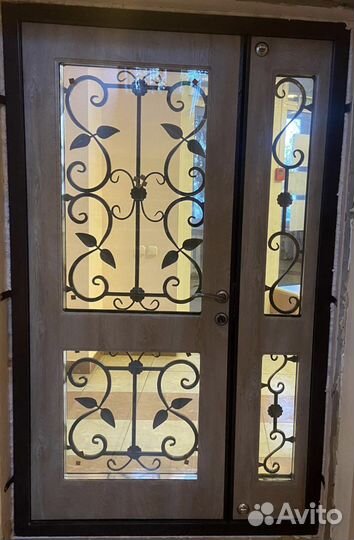 Дверь металлическая с ковкой