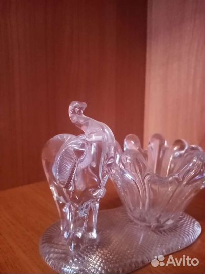 Лебедь, слон хрусталь