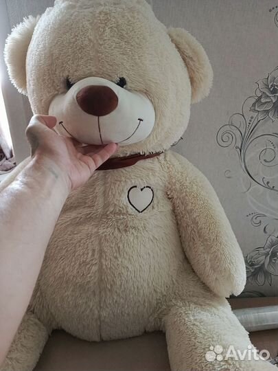 Большой плюшевый мишка