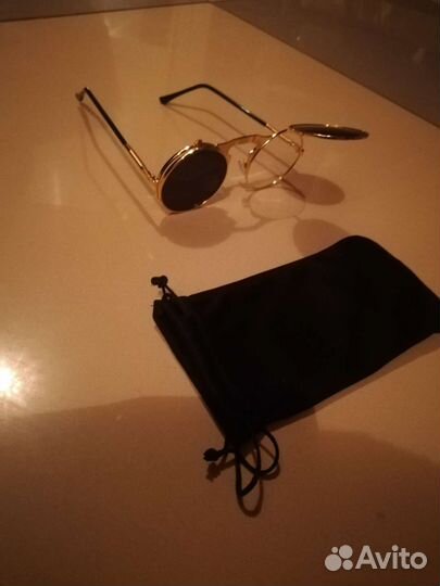 Очки солнцезащитные