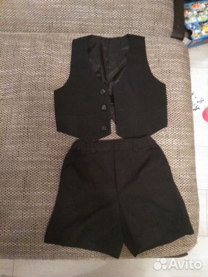 Костюм в садик плюс две белые рубашки