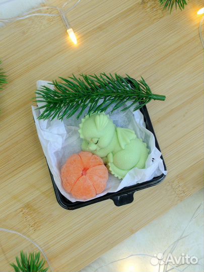 Дракон из мыла с мандаринкой