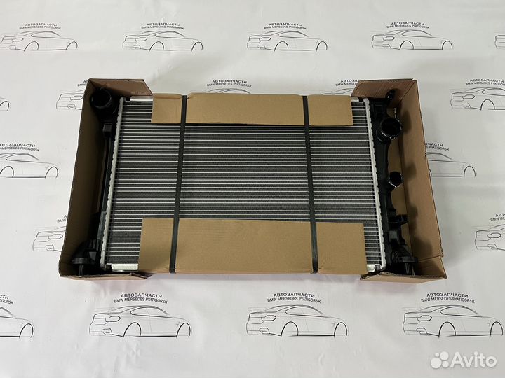 Радиатор охлаждения Mercedes W212 W204 GLK X204