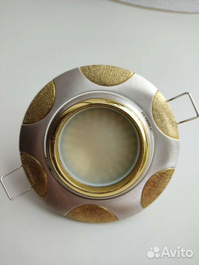 Светильник потолочный встраиваемый