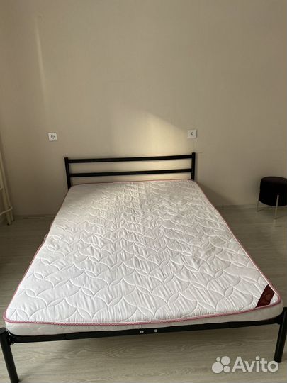 Кровать с матрасом 140 200