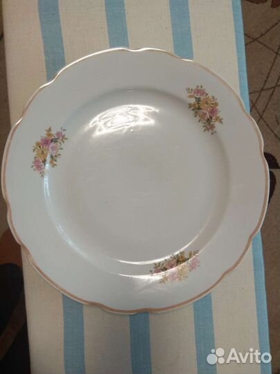 Блюдо большое и графин с рюмками