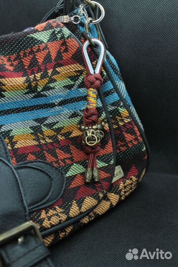 Брелок для ключей или сумки из паракорда 