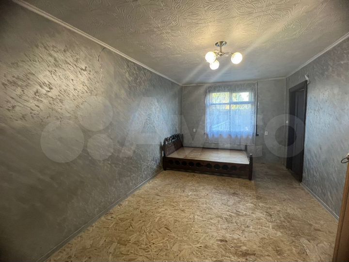 Дом 32 м² на участке 10 га