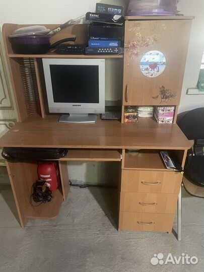 Компьютерный стол