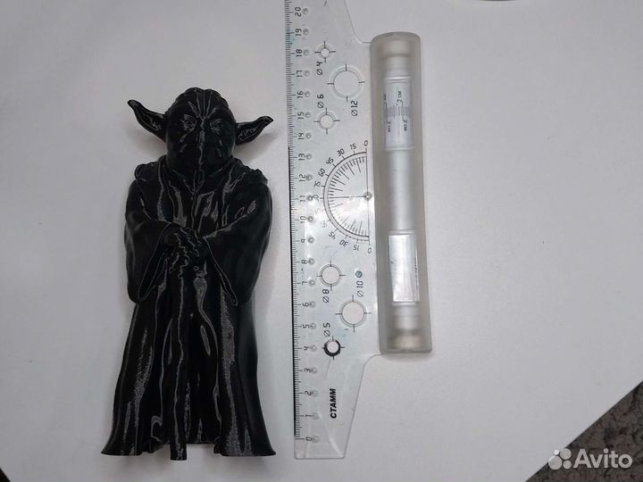 Статуетка йода из пластика