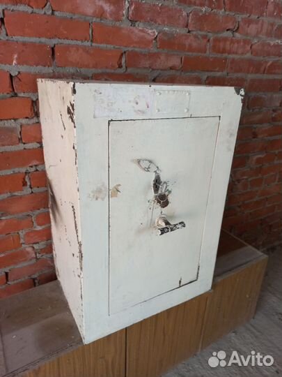 Сейф металлический