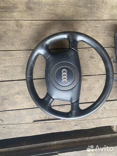 Руль, щиток приборов, гитара