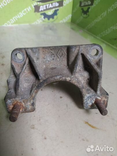 Кронштейн опоры МКПП Renault Scenic 1.6 K4M700