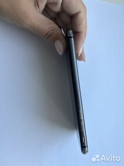 Телефон iPhone 8