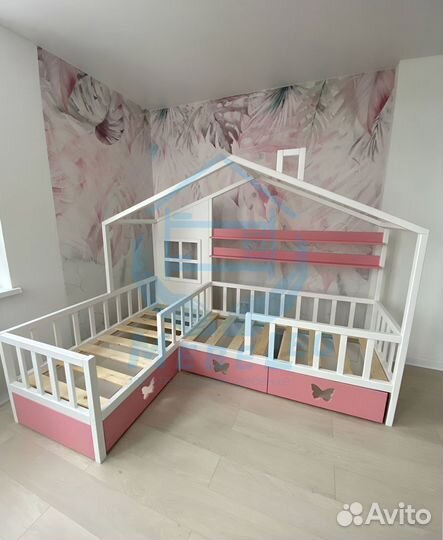 Двухъярусная кровать