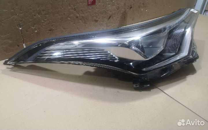 Фара правая Toyota C-Hr NGX50