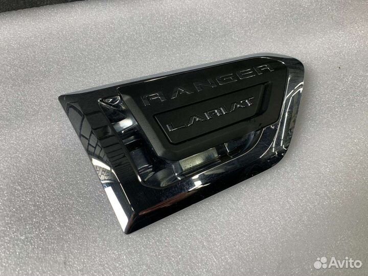 Эмблема в правое крыло Ford Ranger Lariat 2015+