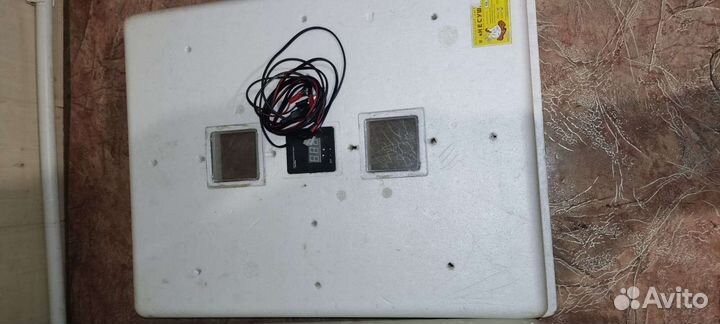 Инкубатор на 104 яйца