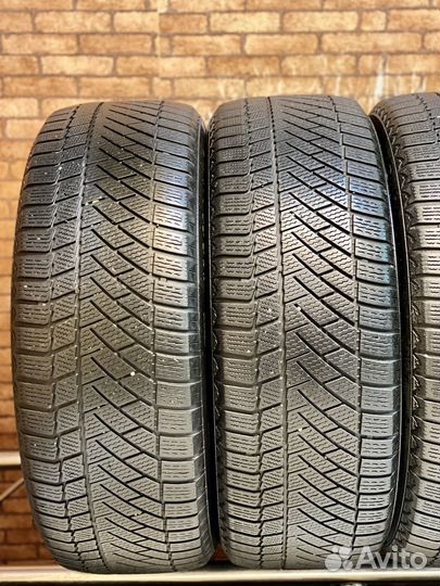 Continental ContiVikingContact 6 235/55 R19