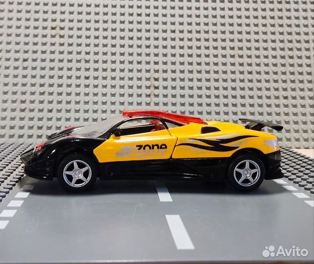 Машинка Pagani zonda 1/24