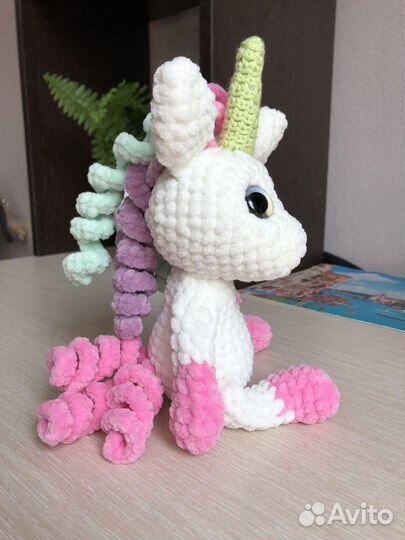 Вязаная игрушка единорог