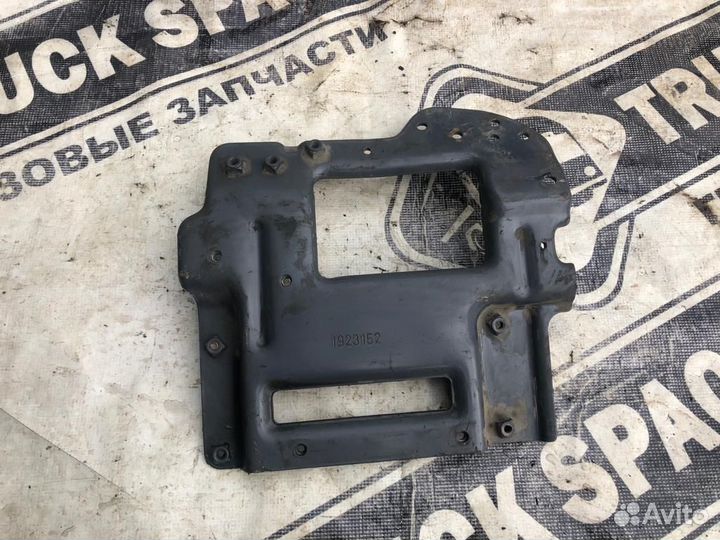1923152 Кронштейн усилителя бампера левый Scania 5