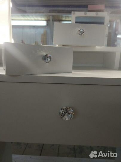 Уголок красоты. Гримерный столик