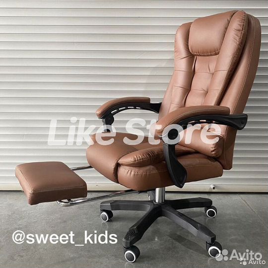 Офисное кресло руководителя