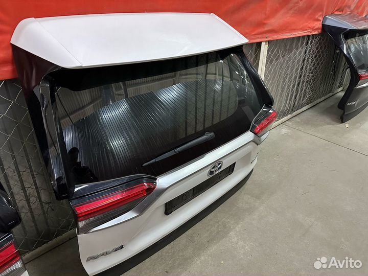 Крышка, дверь багажника Toyota Rav 4 50 кузов ориг