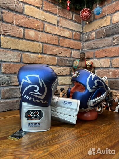 Боксерские перчатки и шлем Rival RS-100