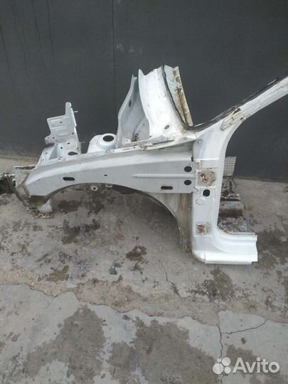 Четверть передняя левая Renault logan