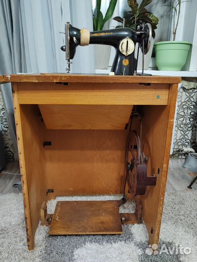 Продам швейную машинку