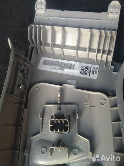 Продаю облицовку панели правой стойки B VW Tiguan