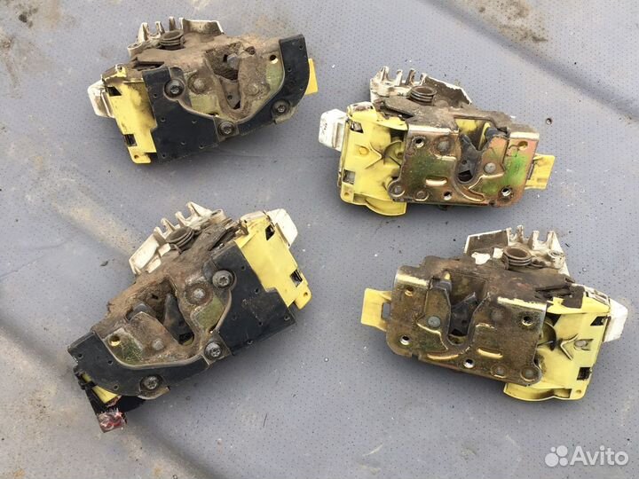 Замок двери Ford Focus I