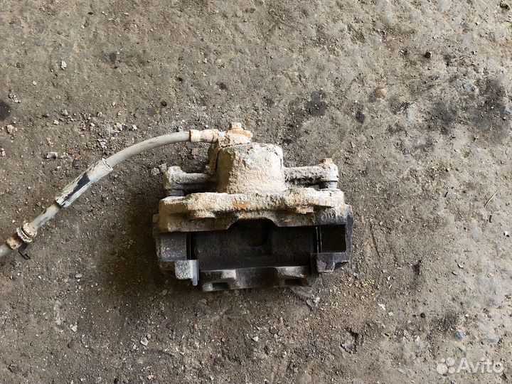 Volkswagen polo Суппорт