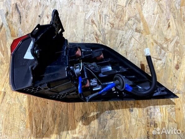 Фонарь задний левый Toyota RAV4 XA50