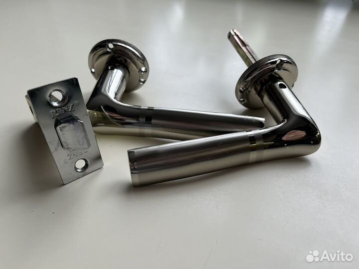 Дверная ручка межкомнатная