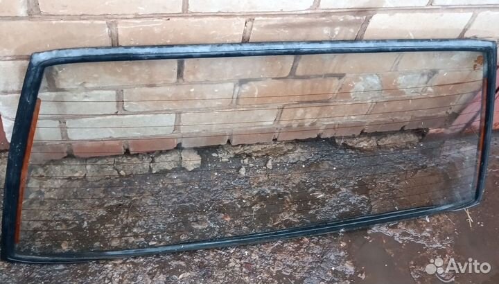 Стекло боковое заднее