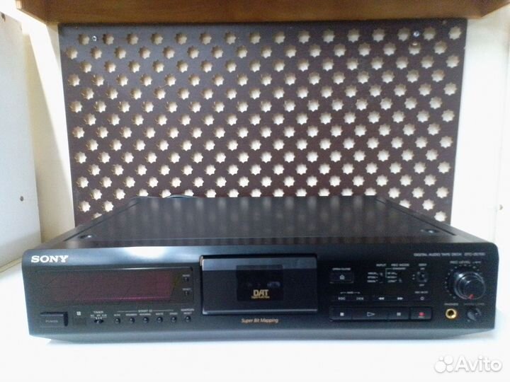 DAT дека Sony DTC-ZE 700. Made in Japan