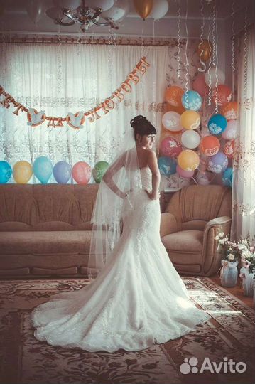 Свадебное платье со шлейфом